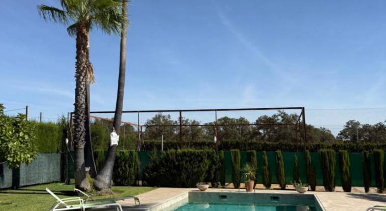 Villa with pool & hot tub | Pets allowed in Badajoz