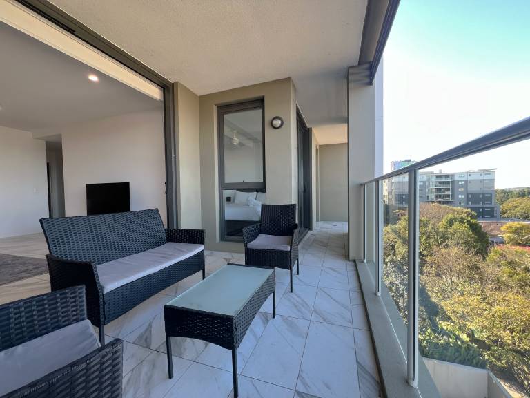 Spacious 2 bedroom Apartment Near PA Hospital