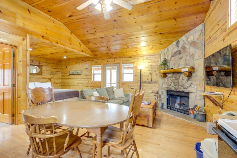 Eureka Springs Cabin on 9+ Acres: Community Perks! — photo 4