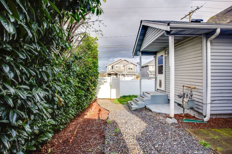 3 Mi to Dtwn Tacoma: Pet-Friendly Home — photo 3