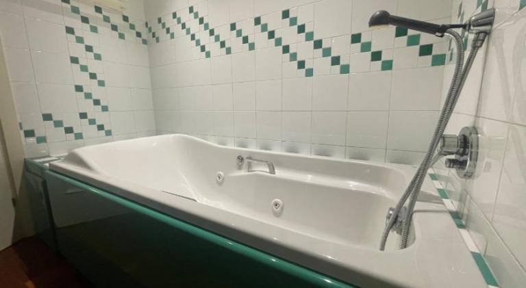 Spacious apartment with jacuzzi | Pet-friendly — photo 4