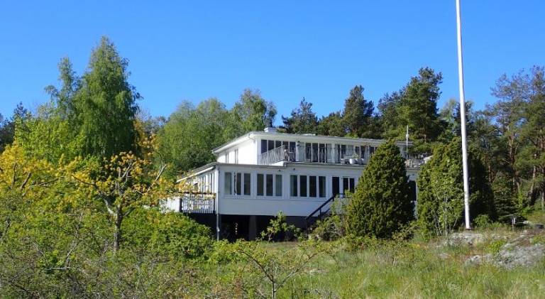 Rental apartment with BBQ & garden in Stromstad