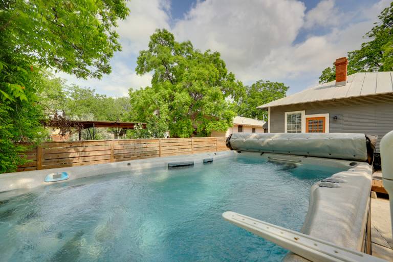 San Antonio Home 2 Mi to Dtwn Swim Spa