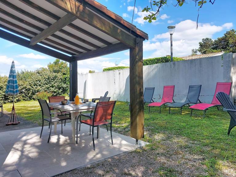 Charming house with terrace & yard | Pets are welcome — photo 5
