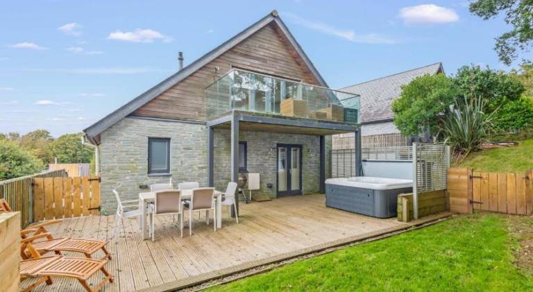 Nice vacation home with hot tub & pool | Beach nearby | Dogs allowed in Looe