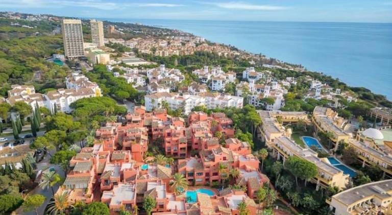 R15 Beach side 3 bedroom flat in Marbella