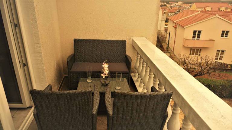 Holiday apartment with balcony and sea view — photo 5