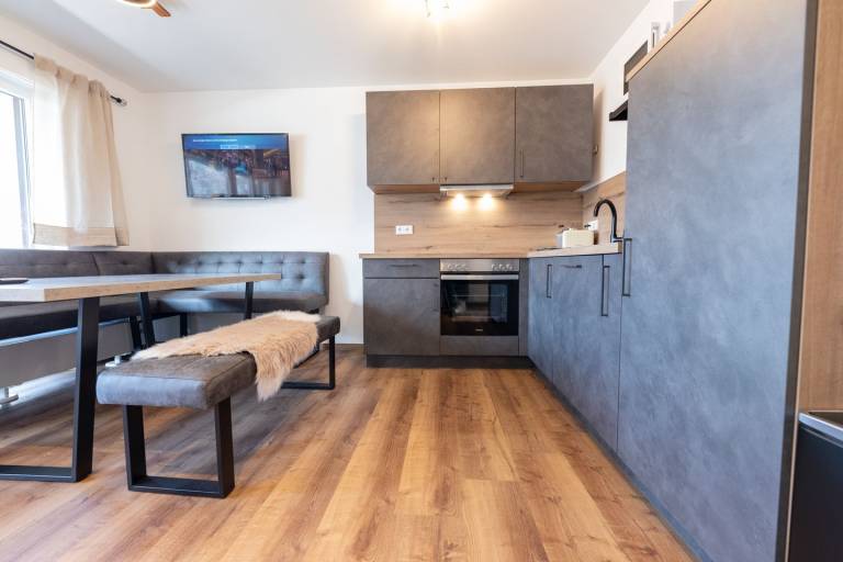 Charming 3-Room Apartment with Balcony and Mountain View in Garmisch-Partenkirchen — photo 4