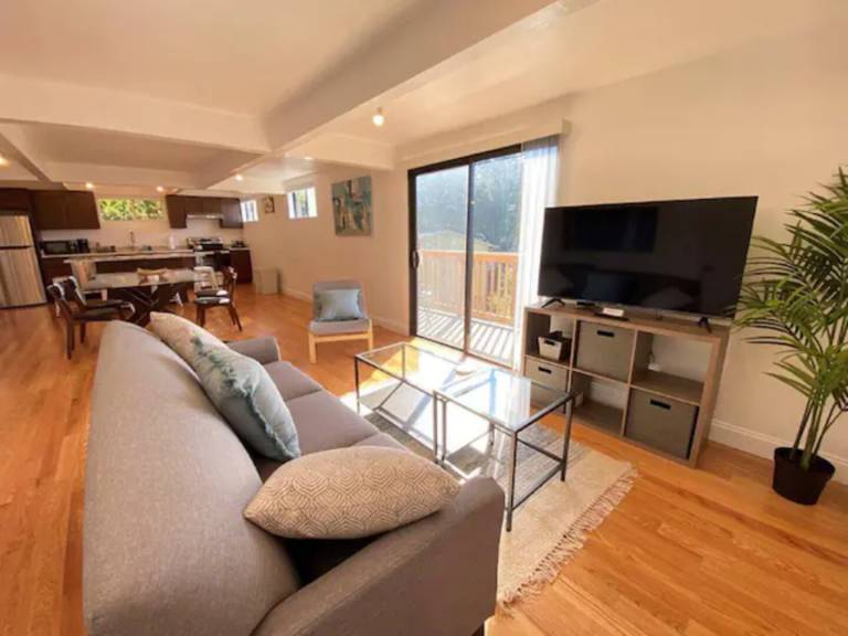 Holiday apartment with private pool in Oakland, CA