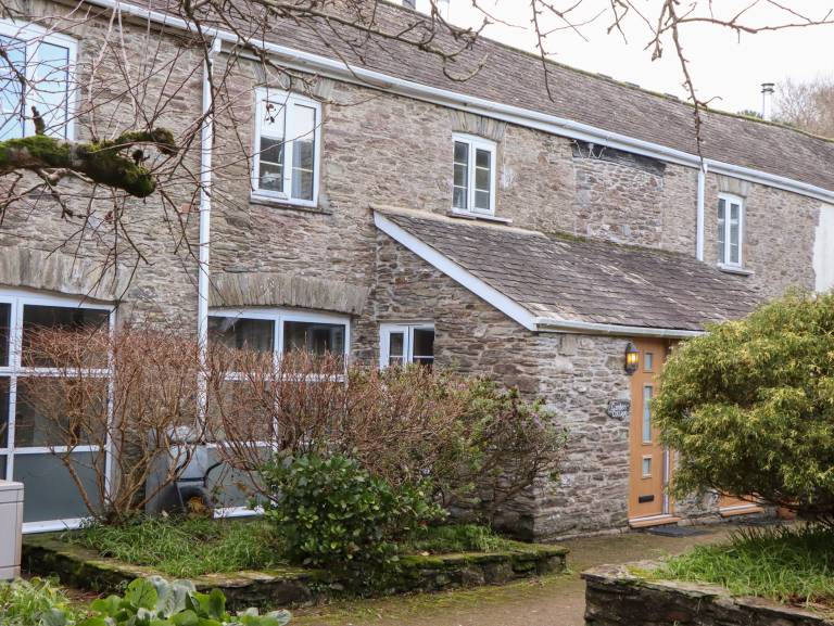 Cottage with garden — photo 4