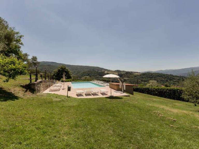 House with yard, barbecue & pool | Nature view | Pets allowed — photo 2
