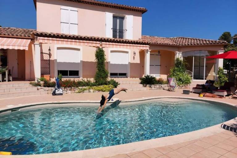 Lovely rental apartment with terrace, pool & yard | Garden view | Pets are welcome — photo 2