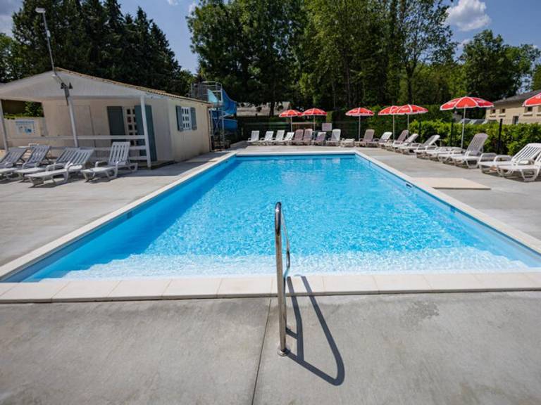Mobile home with heated pool & terrace | Pet-friendly — photo 3