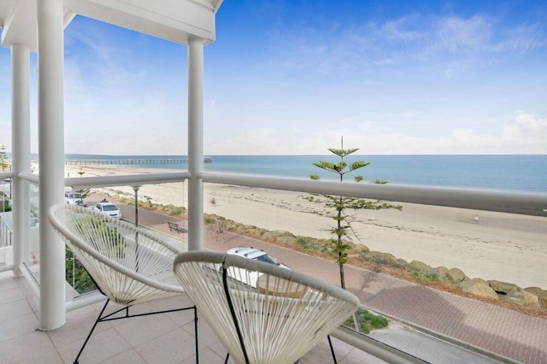 House  Henley Beach