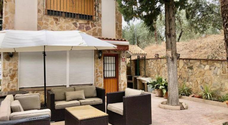 Vacation home with private pool, patio & yard — photo 4