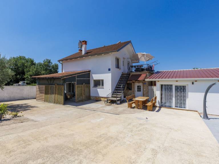 House  Peroj