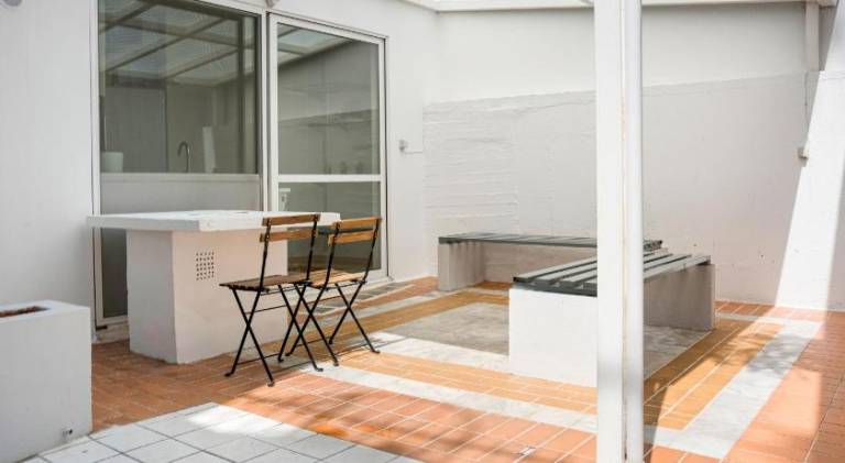 Athens Apartment on Lycabettus Hill with Rooftop View Access — photo 3