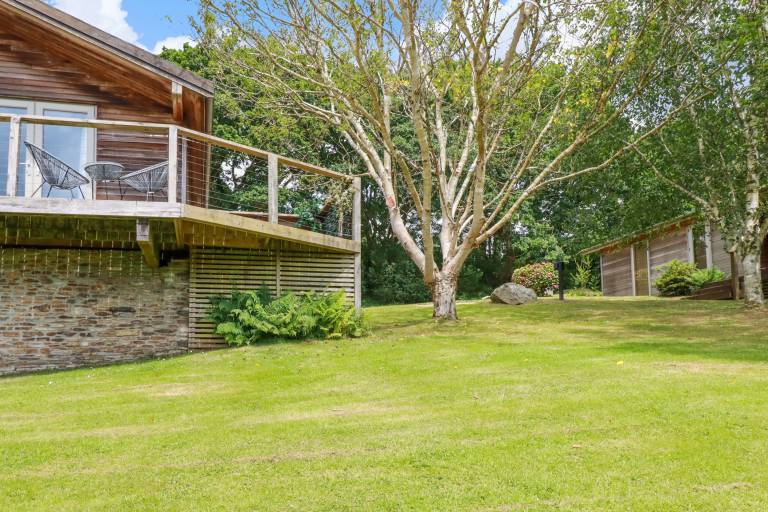 Family-friendly beautiful cottage with hot tub, patio & yard | Pets are welcome in Cornwall, ON