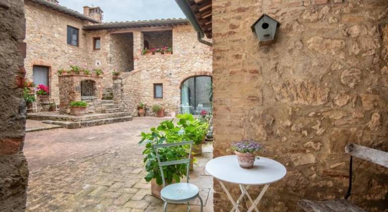 Country Home Tuscany - Courtyard Room — photo 3