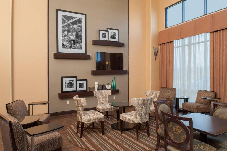 Hampton Inn & Suites Grand Rapids-Airport 28th Street — photo 4