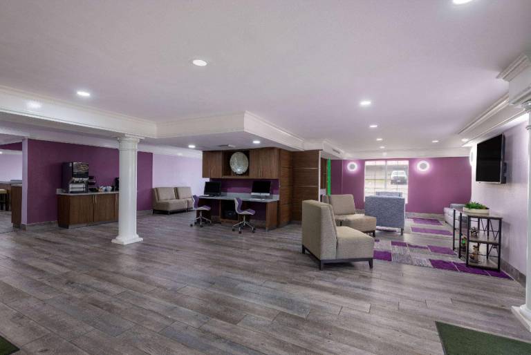 La Quinta Inn by Wyndham Kansas City Lenexa — photo 2