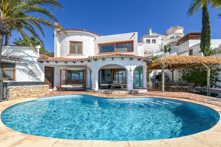 Vacation home with private pool, barbecue & jacuzzi in Mora