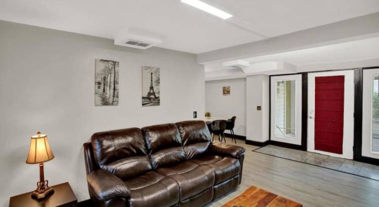 Unique Downtown 2br 2ba close to everything Apt. B in Gainesville, FL