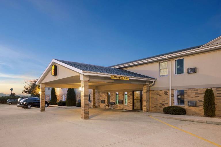 Super 8 By Wyndham Mattoon in Mattoon, IL