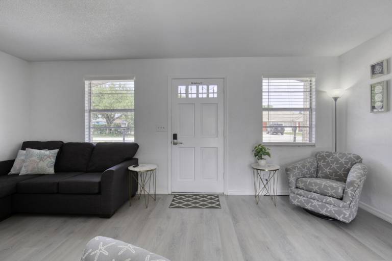 Coquina Cabana with fenced yard and adorable decor