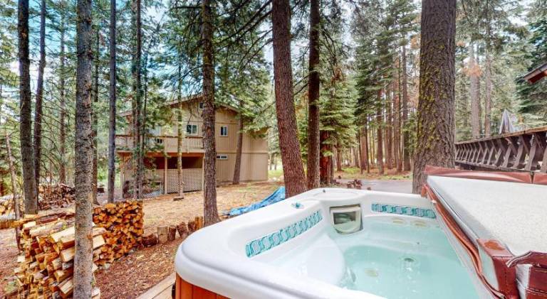 House with hot tub — photo 5