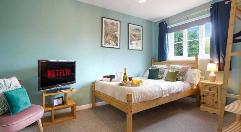 Room close to city in Milton Keynes