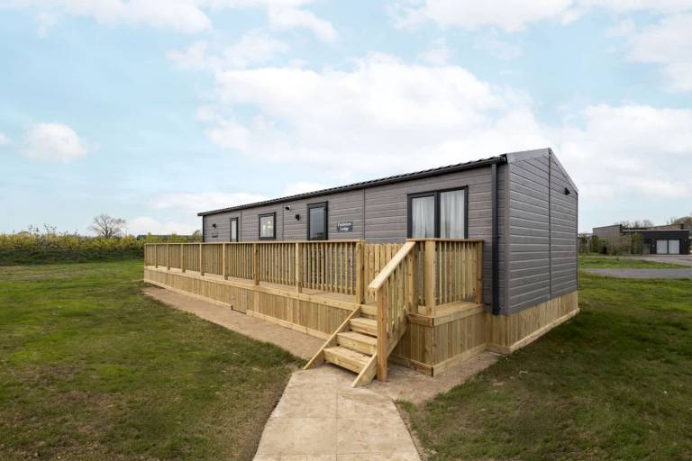 Luxurious Dog-Friendly Lodge with Beautiful Deck near the North York Moors National Park, England — photo 5