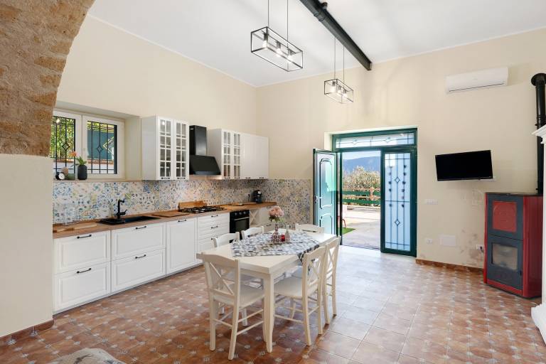 Holiday Home 'La Casa di Paddington' with Private Pool, Wi-Fi & Air Conditioning — photo 4