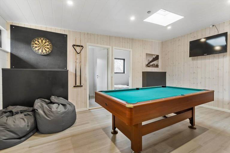Vacation home with yard, terrace & grill — photo 3