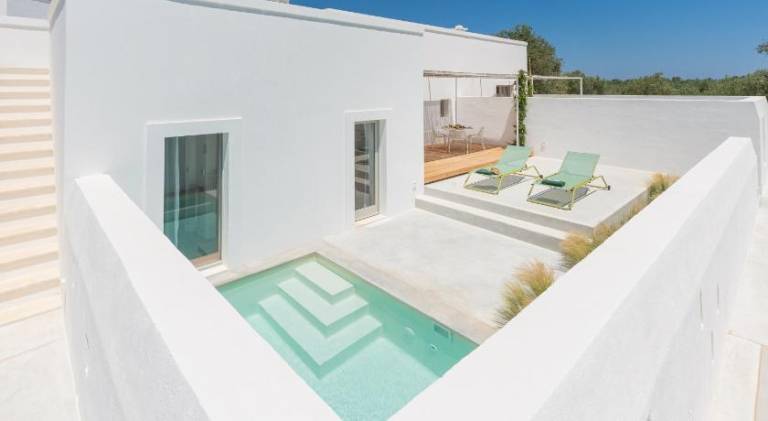 Vacation home with garden, jacuzzi & pool — photo 4