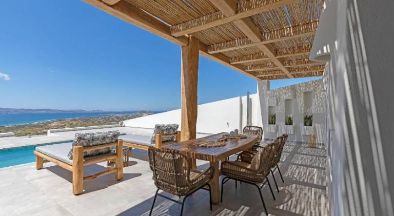 Villa with private pool, barbecue & patio | Perfect for remote work — photo 3