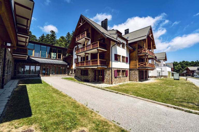 Holiday apartment with pool & garden | Close to the ski | Pets allowed in Maribor