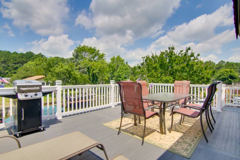 Canal Front Getaway w Deck & Dock in Ocean City