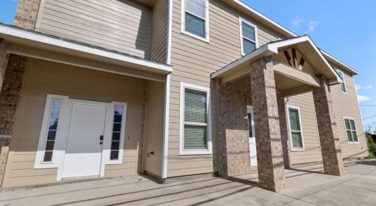 Vacation home with grill & yard — photo 3