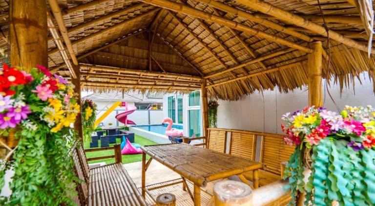Villa with pool — photo 4