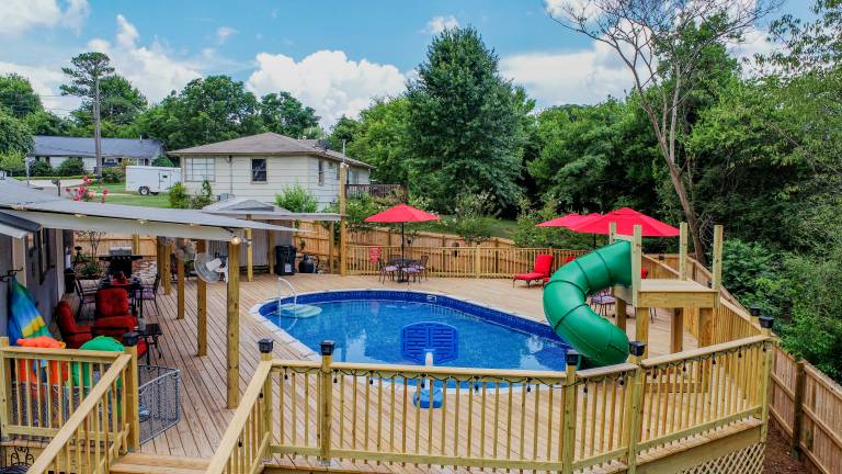 Vacation home with garden, grill & private pool | City view — photo 5