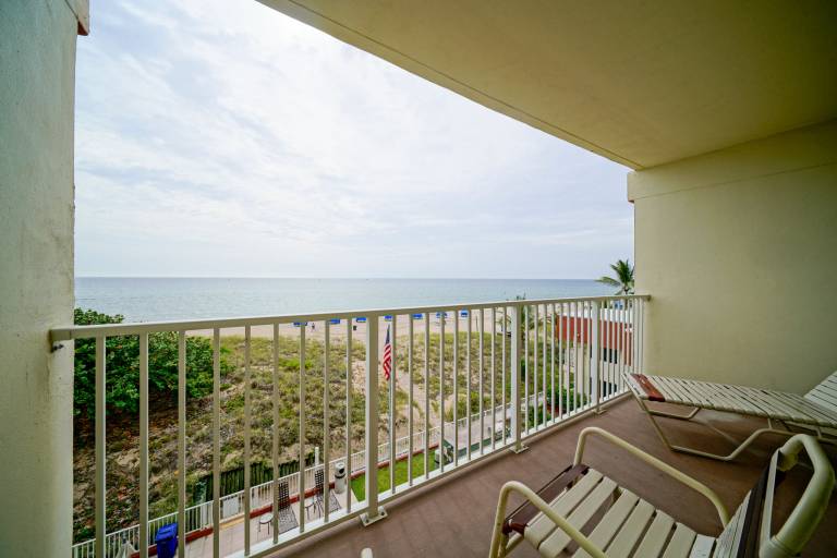 Oceanfront Studio La Costa Beach Club