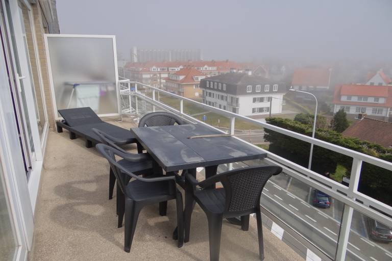 Rental apartment with patio — photo 4