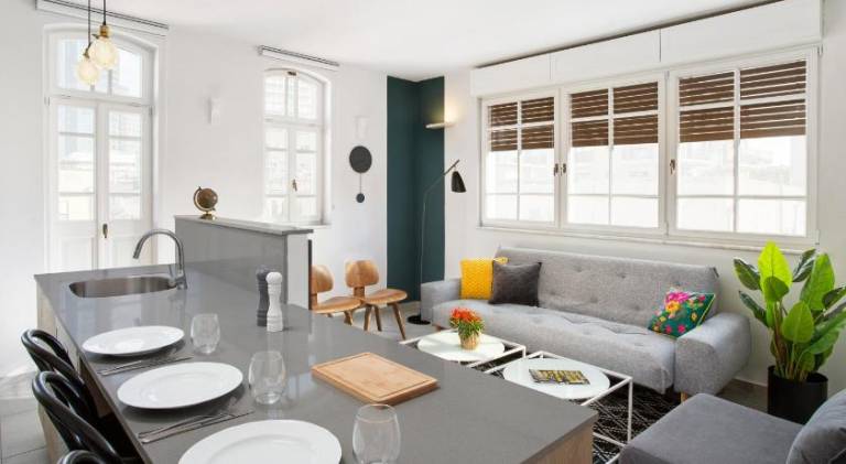 Rental apartment with patio & yard | Next to Neve Tzedek | Good for workation | Pets are welcome — photo 2