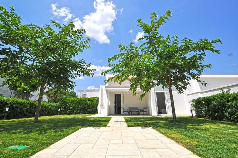 Villa with garden — photo 5