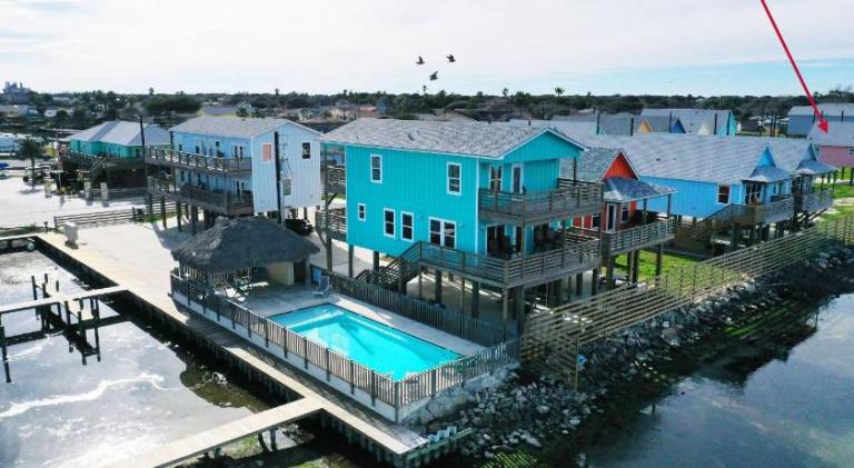 House with pool — photo 3