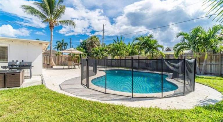 Beautiful vacation home with pool | Good for workation | Pets allowed in Deerfield Beach, FL