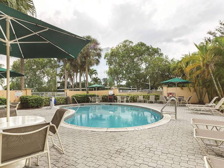 La Quinta Inn & Suites by Wyndham Miami Lakes — photo 3