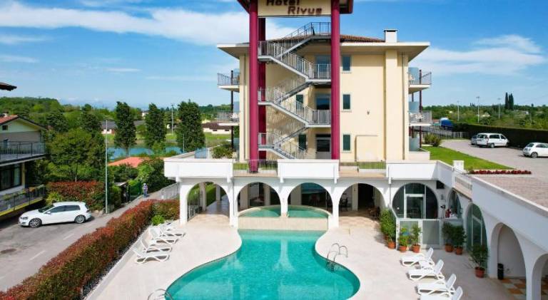 Hotel Rivus. in Peschiera del Garda