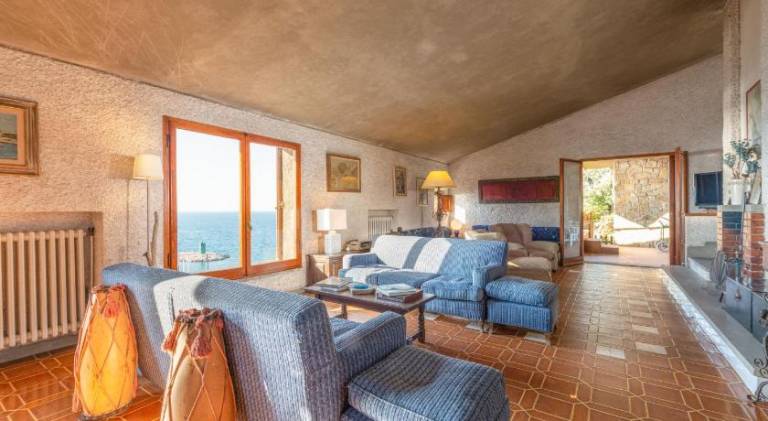 Villa with 7 rooms for 10 persons — photo 2